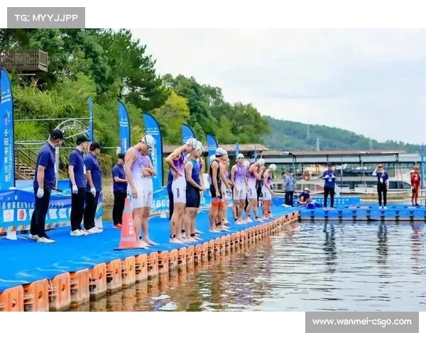 福建小将吴静萱的领奖台瞬间，马拉松游泳新星诞生